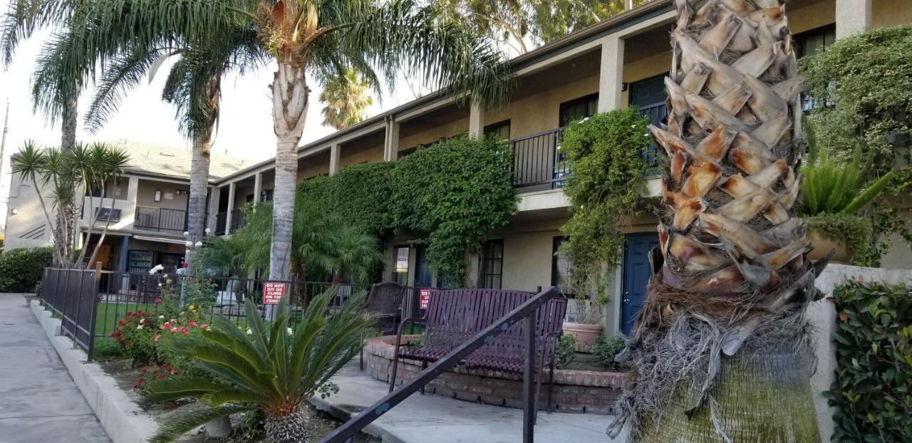 Sierra Crossing Motel Bloomington Luaran gambar
